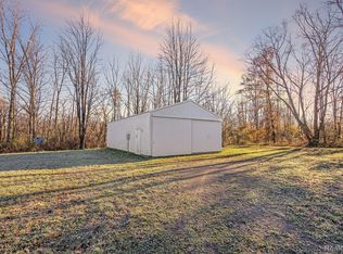 15698 Devonshire Dr, Pinckney, MI