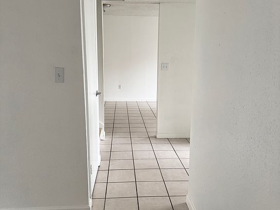 3rd image of 703 Oaks Manor Ct Unit 5-2