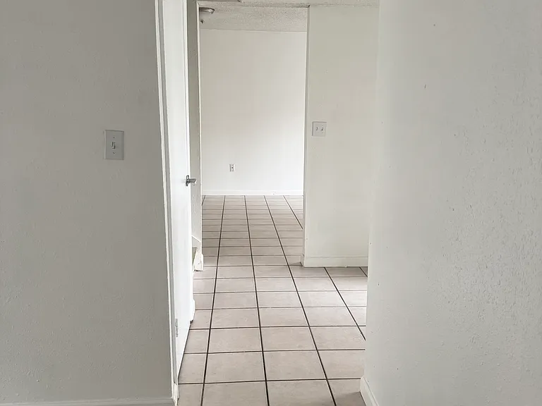 703 Oaks Manor Ct #5-2 — Photo 3