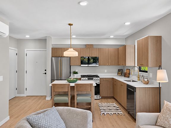5th image of 306 Center St #1