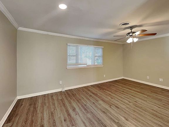 4th image of 2811 Norwood Ln #1