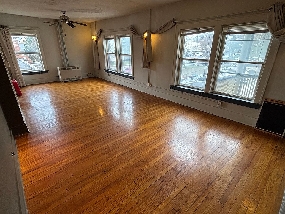 2nd image of 216 John St NE APT 3R