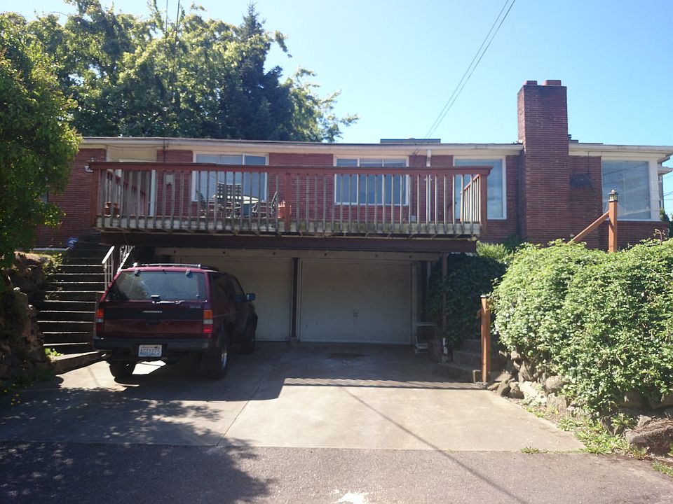 2nd image of 2220 Lynn St