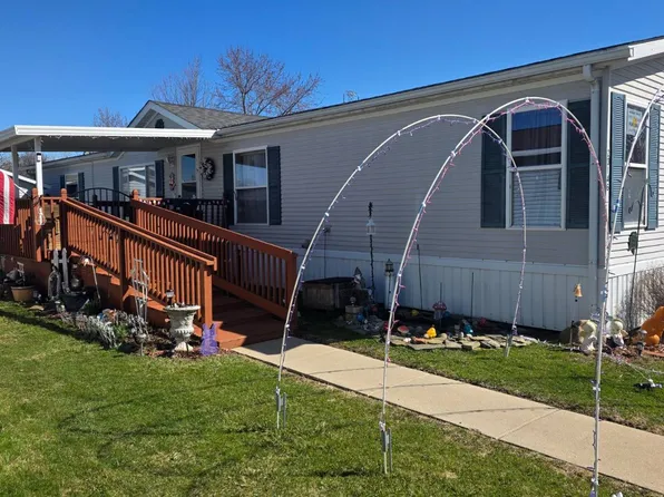 23146 Puritan Ln, Brownstown, MI 48174