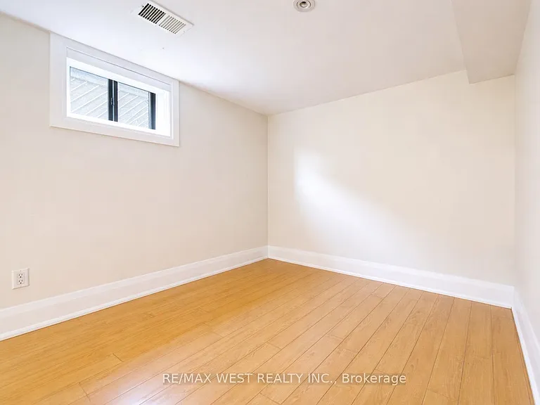 32 Harrow Dr #LOWER LEVEL — Photo 5