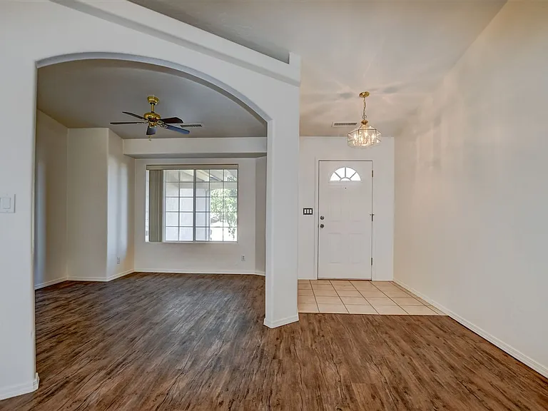 4261 N Tonopah Dr — Photo 4