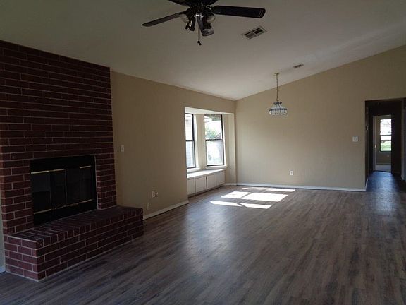 2nd image of 3913 SW Pecan Pl