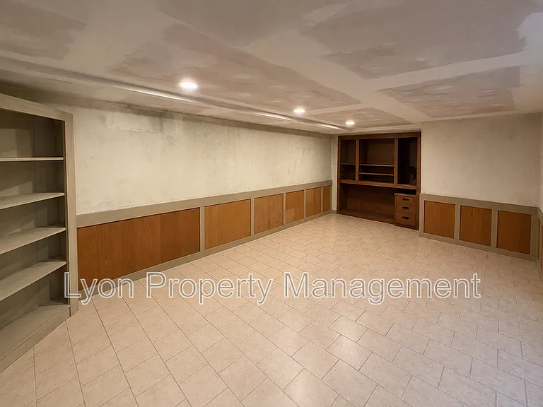380 N Main St — Photo 14