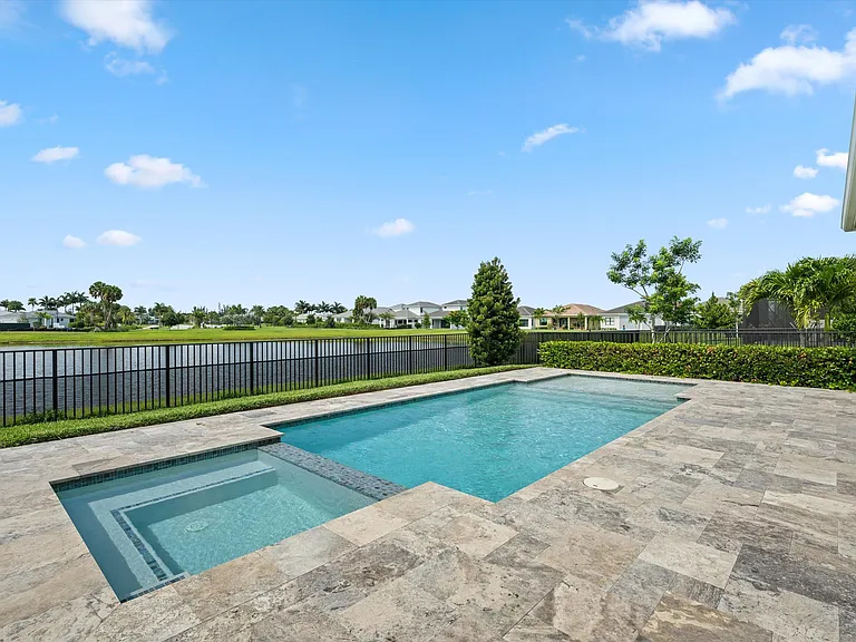 15664 Merritt Dr — Photo 52