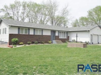 691 W Willow St, Canistota, SD, 57012