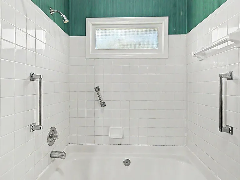 816 Carlisle Ct N — Photo 29