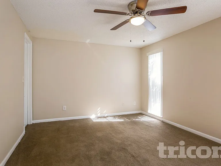 2308 Selkirk St — Photo 10