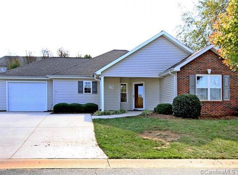 1st image of 104 Glen Oaks Ct