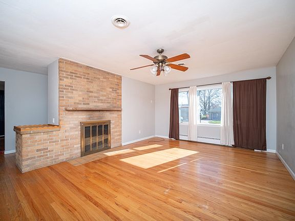 2nd image of 608 Hilton Ave