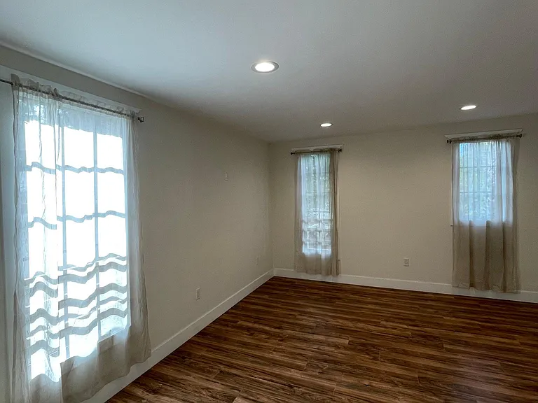 2270 Cove Ave — Photo 7