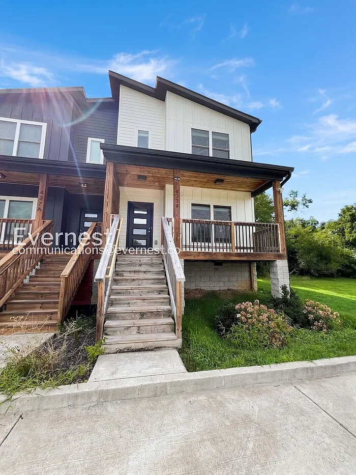 3 bed, 2.5 bath, 1554 sqft, $2,495 — Photo 2