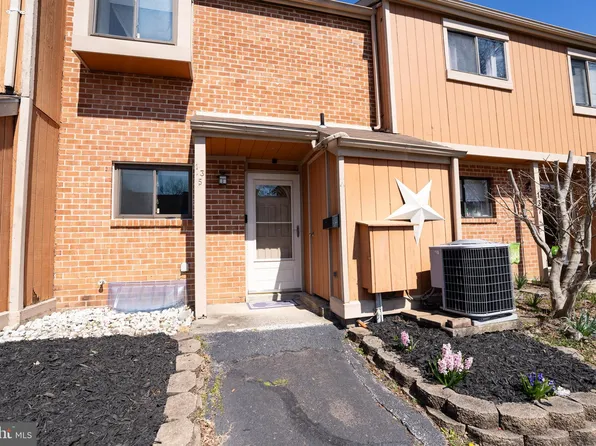 135 Larchwood Ct, Collegeville, PA 19426