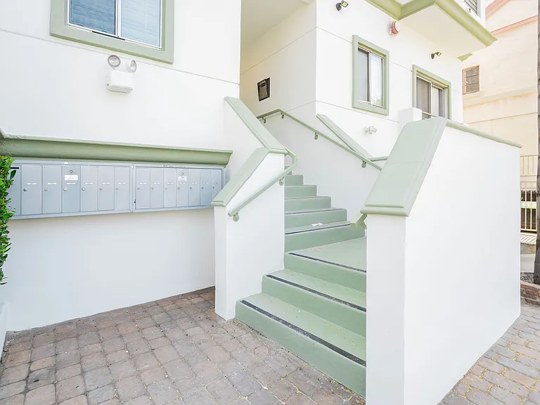 1752 N Kingsley Dr. — Photo 10