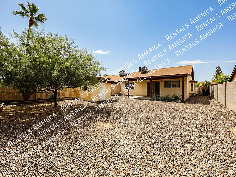 2842 E Irwin Ave — Photo 32