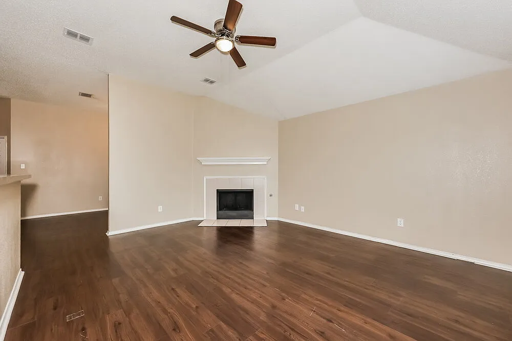 4 bed, 2.0 bath, 1763 sqft, $1,905 — Photo 3