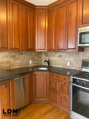 Sold by LDMI Realty Group LLC | media 9