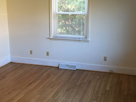 2nd image of 4844 Holbrook Dr