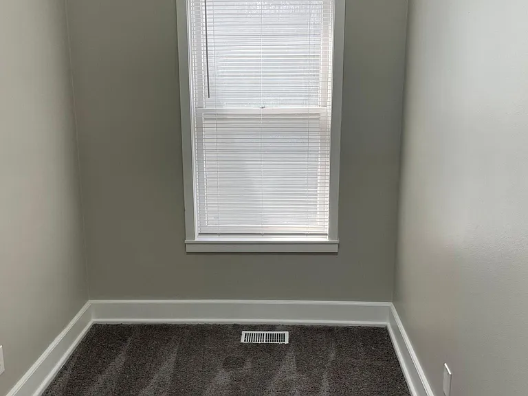 715 N East St — Photo 16