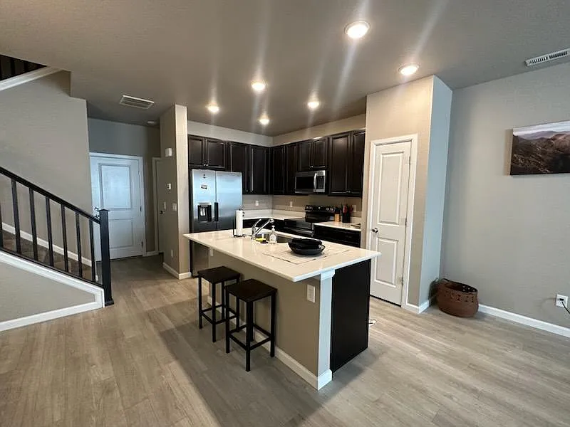 3 bed, 2.5 bath, 1433 sqft, $2,700 — Photo 3