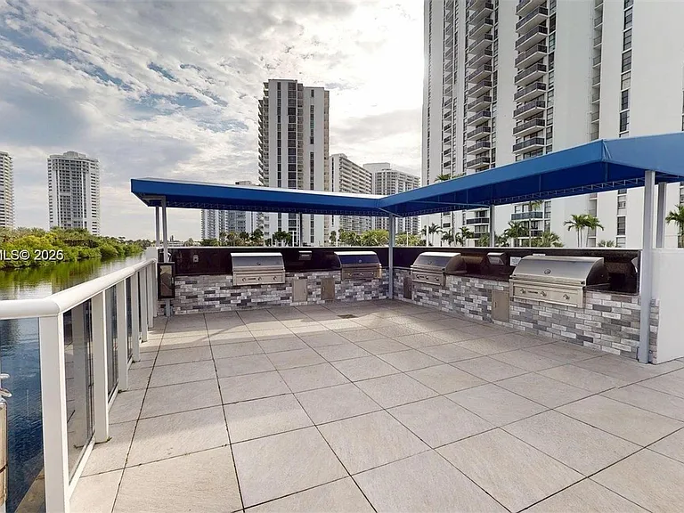 3625 N Country Club Dr #Penthouse 2 — Photo 31