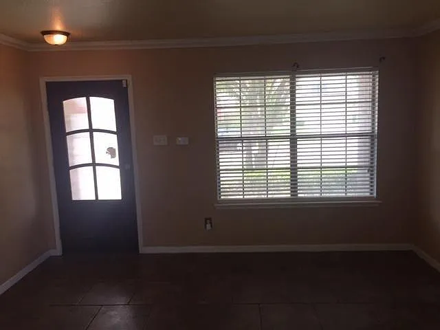 5 bed, 3.0 bath, 2920 sqft, $2,300 — Photo 4