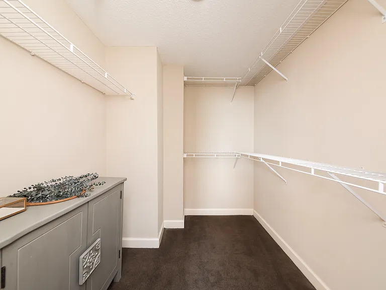 Kensington Court — Photo 17