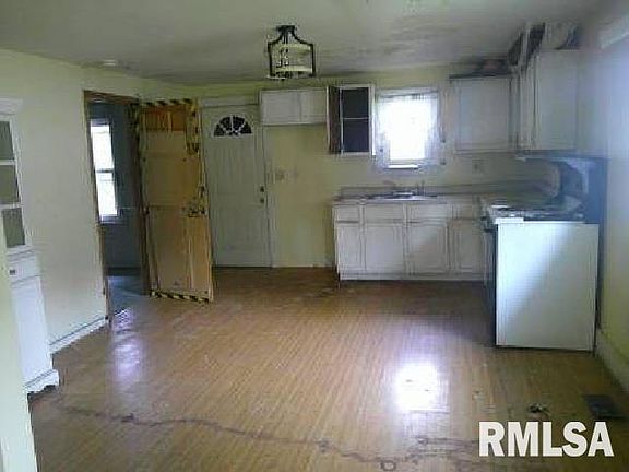 4th image of 920 E Elm St