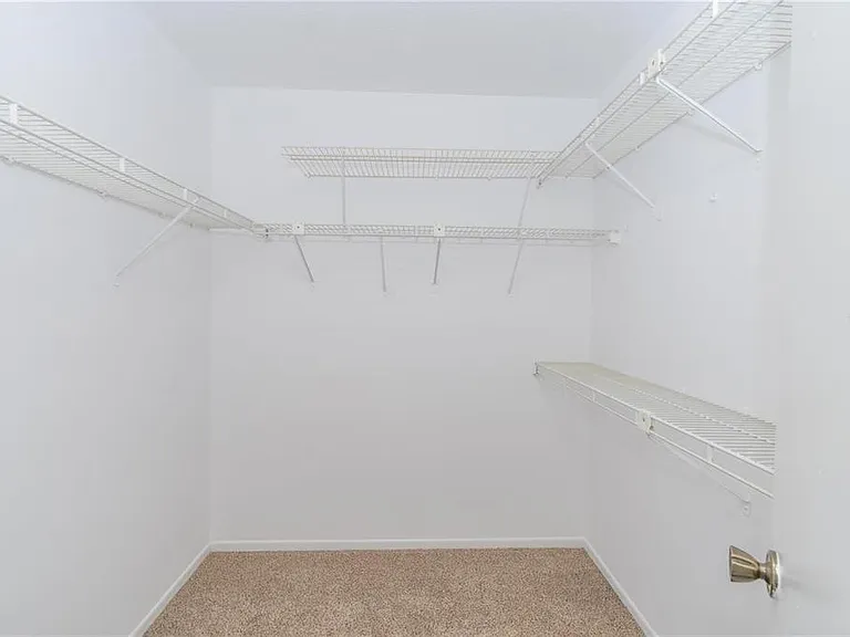 660 Holbrook Cir — Photo 5