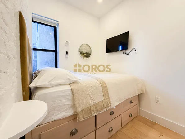 322 East 11th Street image 8 of 10