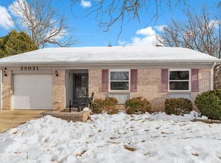 2S021 Lexington Ct, Warrenville, IL 60555