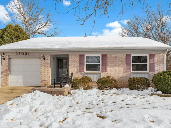 2S021 Lexington Ct, Warrenville, IL 60555