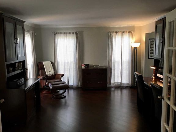 3rd image of 160 Nicoll Ave