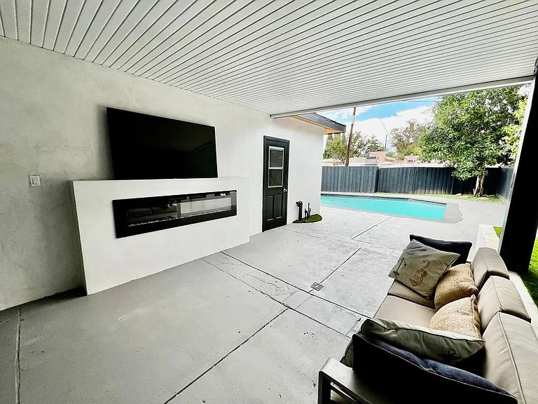 21360 Avenue San Luis — Photo 13