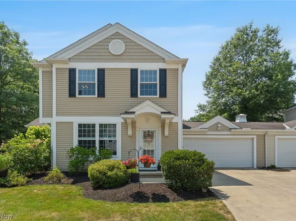 26810 Village Ln, Olmsted Falls, OH 44138