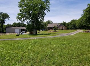 335 Hankins Ln, Hartsville, TN 37074