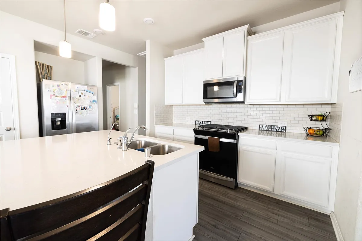 Building Photo - 7155 Blue Oak Dr