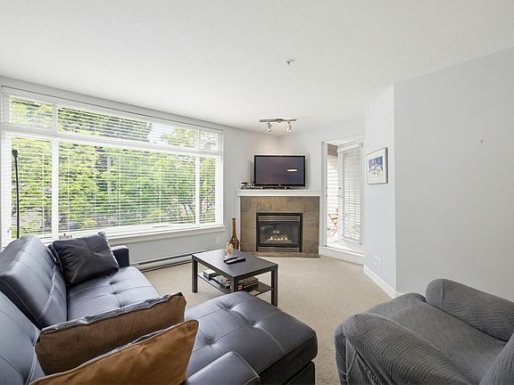 5th image of 3150 Vincent St #205