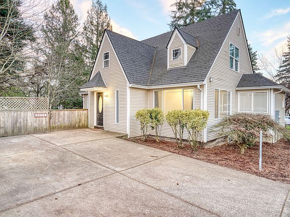 Large fully furnish house waiting for you to call it home!
