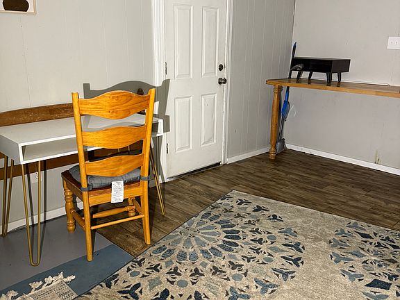 4th image of 2801B Poplar St