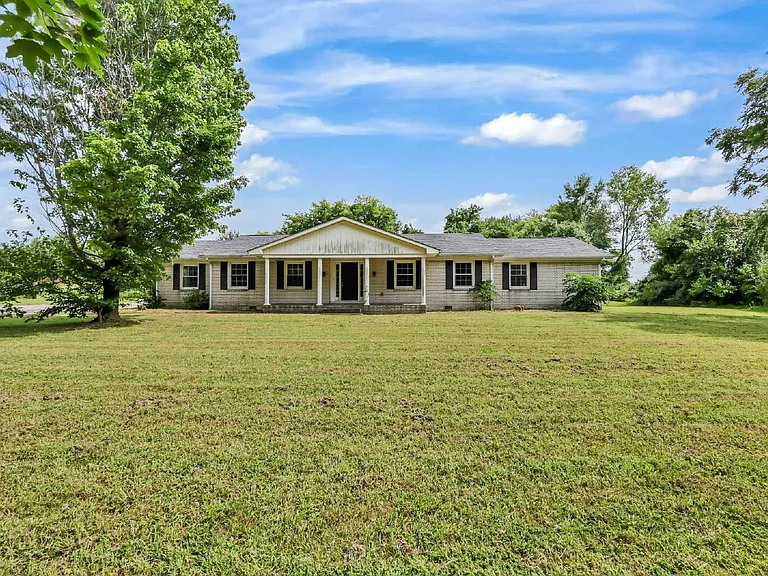 359 Meadow Ln — Photo 3