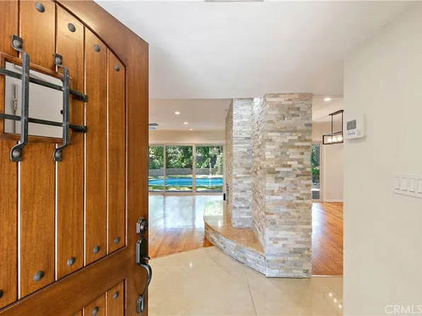 15936 Osborne St, North Hills, CA 91343