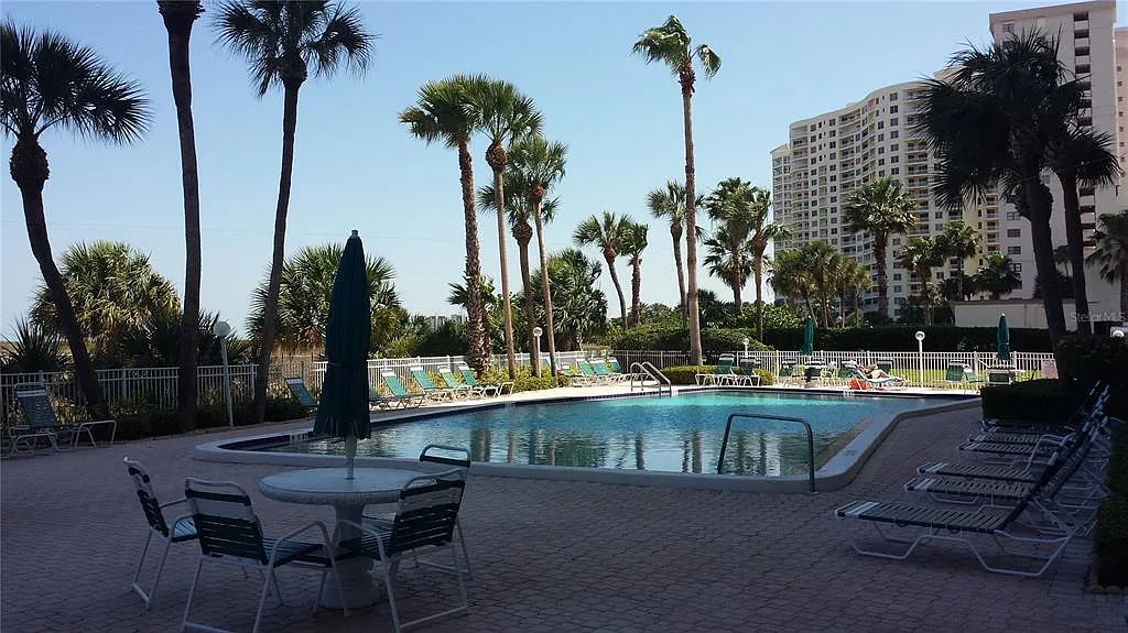2 bed, 2.0 bath, 1094 sqft, $4,000 — Photo 2