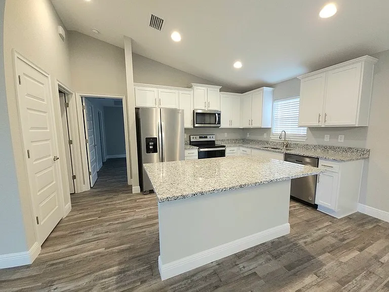 312 Locust Pass — Photo 4