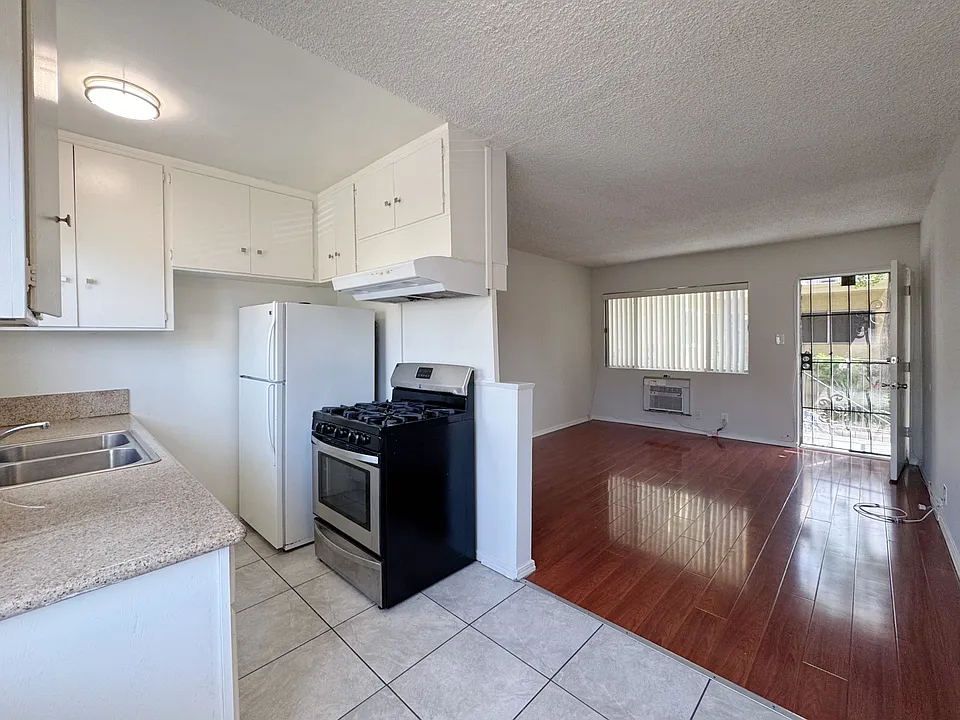 701 W Newmark Ave #D
