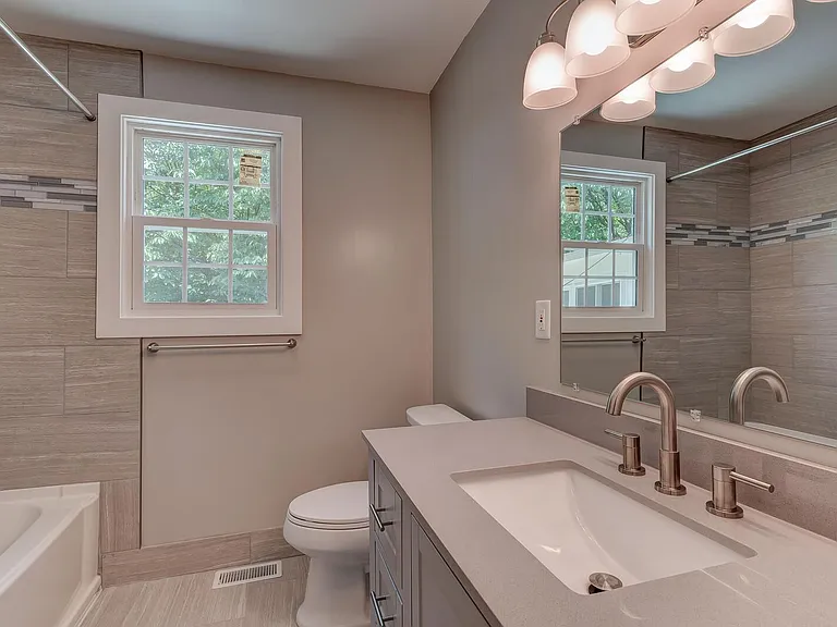8808 Fernway Dr — Photo 2